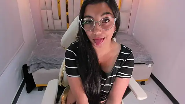 Karla hernandez  online show from 03/12/25, 02:12