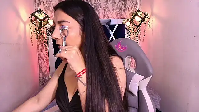 Karla hernandez  online show from 10/24/25, 11:42