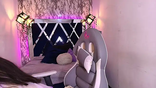 Karla hernandez  online show from 10/17/25, 11:56