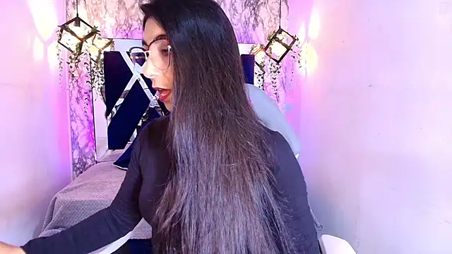 Karla hernandez  online show from 10/18/25, 11:34