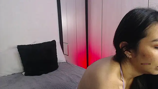 Karla hernandez  online show from 11/10/25, 01:27