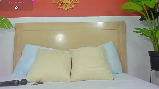 lili cardenas  online show from 04/01/26, 02:35