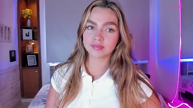 Snapshot of ambarcarterr chatting on 03/06/25, 04:49 ambarcarterr online show from 03/06/25, 04:49