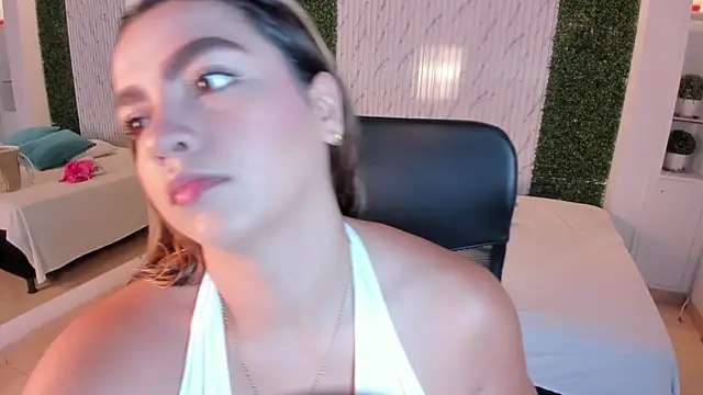 Snapshot of ambarcarterr chatting on 09/29/25, 03:50 ambarcarterr online show from 09/29/25, 03:50