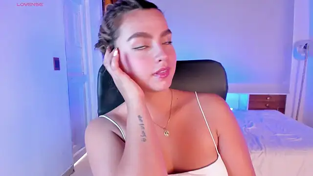 Snapshot of ambarcarterr chatting on 03/10/25, 04:25 ambarcarterr online show from 03/10/25, 04:25