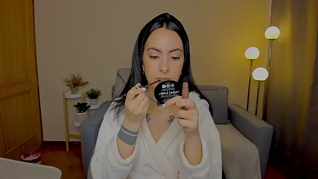 miadaniells hot online show from 11/28/25, 03:23