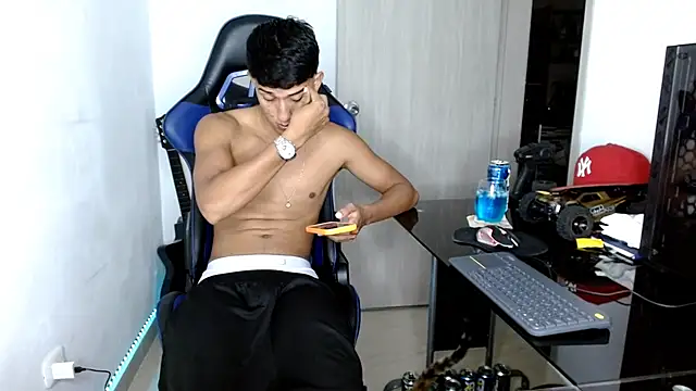 Snapshot of Juan_da01 chatting on 03/08/25, 01:06 Juan da01 online show from 03/08/25, 01:06