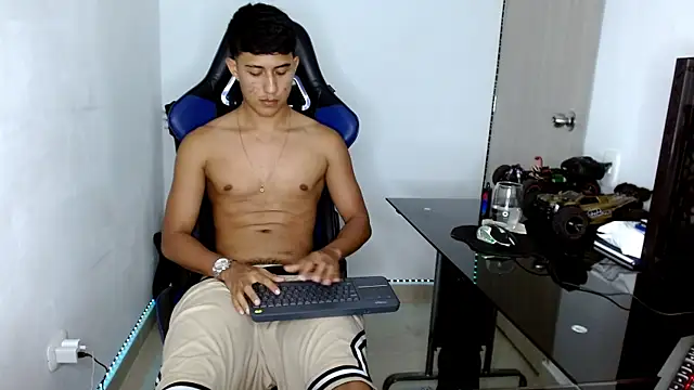 Snapshot of Juan_da01 chatting on 02/25/25, 06:58 Juan da01 online show from 02/25/25, 06:58