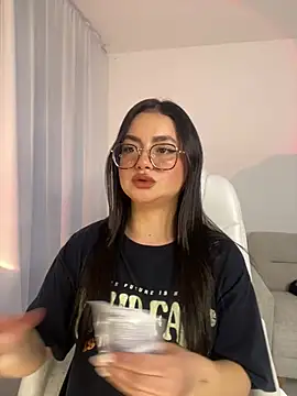 Snapshot of montmariana chatting on 02/17/25, 11:33 montmariana online show from 02/17/25, 11:33