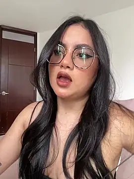 Snapshot of montmariana chatting on 07/17/26, 03:31 montmariana online show from 07/17/26, 03:31