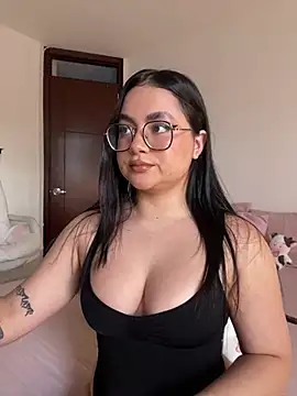 Snapshot of montmariana chatting on 07/11/26, 11:05 montmariana online show from 07/11/26, 11:05
