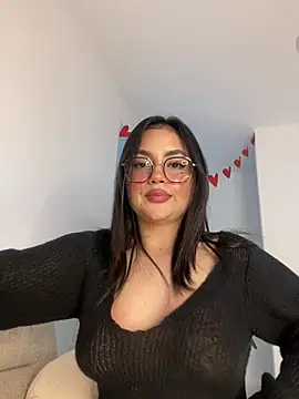 Snapshot of montmariana chatting on 03/11/25, 06:41 montmariana online show from 03/11/25, 06:41