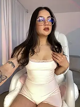 Snapshot of montmariana chatting on 12/28/24, 02:22 montmariana online show from 12/28/24, 02:22