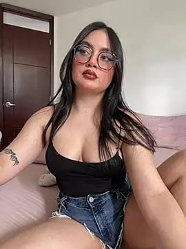 Snapshot of montmariana chatting on 06/25/26, 05:07 montmariana online show from 06/25/26, 05:07
