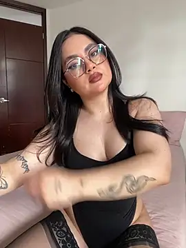 Snapshot of montmariana chatting on 06/18/26, 07:19 montmariana online show from 06/18/26, 07:19