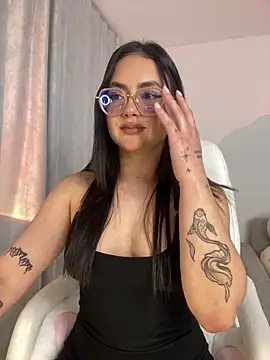 Snapshot of montmariana chatting on 02/04/25, 12:08 montmariana online show from 02/04/25, 12:08