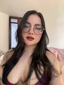 Snapshot of montmariana chatting on 05/27/26, 02:35 montmariana online show from 05/27/26, 02:35