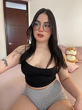 Snapshot of montmariana chatting on 05/06/26, 05:28 montmariana online show from 05/06/26, 05:28