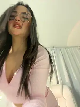 Snapshot of montmariana chatting on 03/13/25, 02:27 montmariana online show from 03/13/25, 02:27