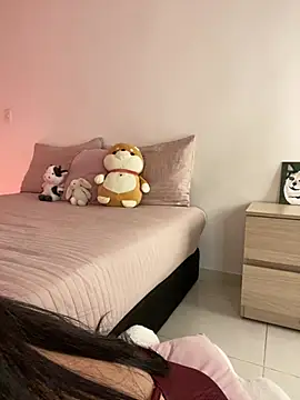 Snapshot of montmariana chatting on 06/11/26, 12:32 montmariana online show from 06/11/26, 12:32