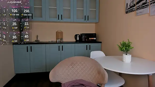 LinaVolberg online show from 12/20/25, 12:41