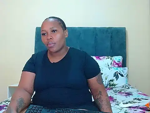 curvycloe1 online show from 05/13/26, 12:12
