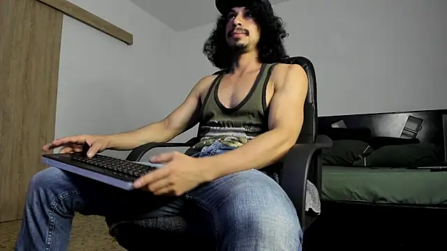 Snapshot of TristanWoods chatting on 02/27/26, 10:37 TristanWoods online show from 02/27/26, 10:37