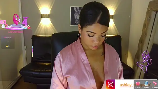 ashley Tompson1 online show from 03/21/25, 06:51