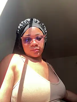 ashley Tompson1 online show from 12/15/25, 02:56