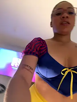 Snapshot of ashley_Tompson1 chatting on 01/08/26, 01:06 ashley Tompson1 online show from 01/08/26, 01:06