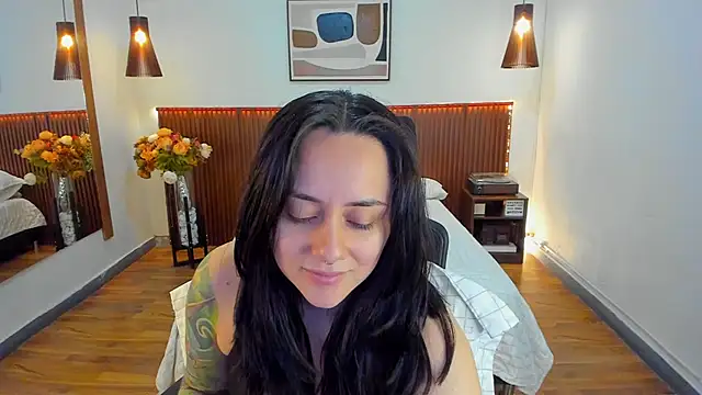KatherineBond online show from 06/17/26, 06:07