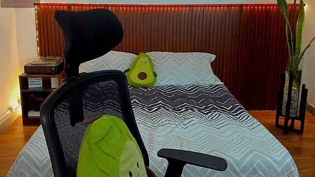 KatherineBond online show from 11/06/25, 08:13