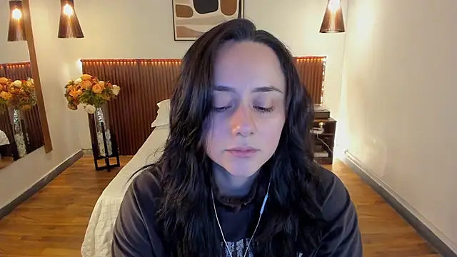 KatherineBond online show from 06/18/26, 06:57