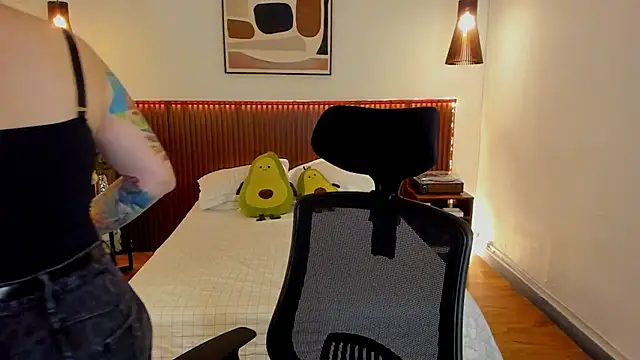 KatherineBond online show from 06/20/26, 04:23