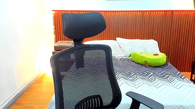 KatherineBond online show from 12/15/25, 07:31