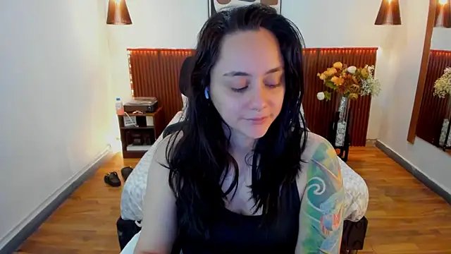 KatherineBond online show from 05/19/26, 06:48
