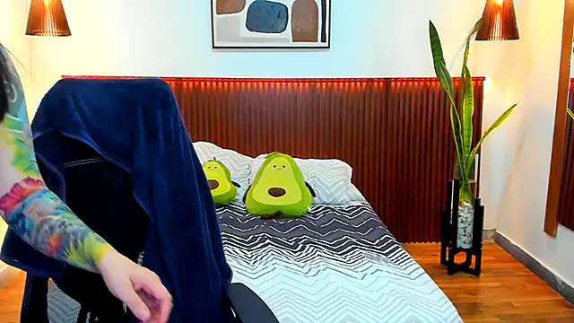 KatherineBond online show from 12/02/25, 06:42