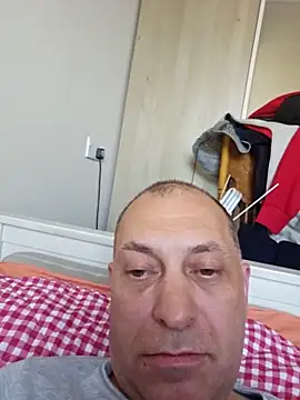 Snapshot of meateater1 chatting on 12/19/25, 11:12 meateater1 online show from 12/19/25, 11:12