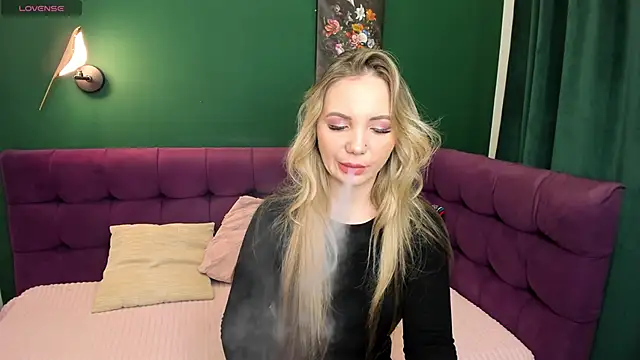 Snapshot of EvaMoran chatting on 11/07/25, 01:54 EvaMoran online show from 11/07/25, 01:54