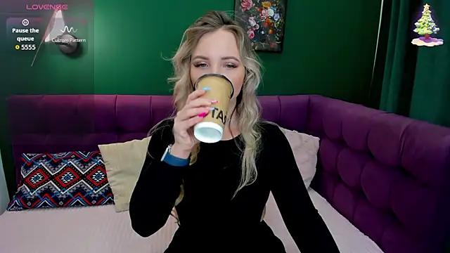 Snapshot of EvaMoran chatting on 10/18/25, 01:40 EvaMoran online show from 10/18/25, 01:40