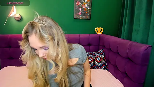 Snapshot of EvaMoran chatting on 10/03/25, 01:53 EvaMoran online show from 10/03/25, 01:53