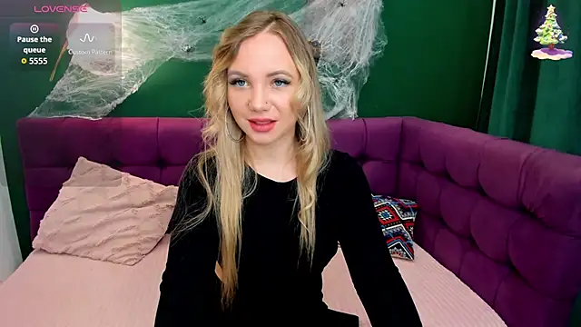 Snapshot of EvaMoran chatting on 10/23/25, 01:37 EvaMoran online show from 10/23/25, 01:37