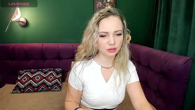 Snapshot of EvaMoran chatting on 09/30/25, 01:55 EvaMoran online show from 09/30/25, 01:55