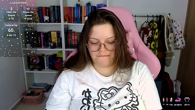 Snapshot of Gabiwaifu chatting on 10/15/25, 01:19 Gabiwaifu online show from 10/15/25, 01:19