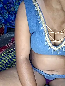 Snapshot of Priya_Bong chatting on 01/03/25, 06:44 Priya Bong online show from 01/03/25, 06:44