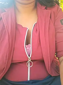 Snapshot of Priya_Bong chatting on 10/19/25, 02:47 Priya Bong online show from 10/19/25, 02:47