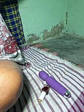 Priya Bong online show from 03/04/26, 03:42