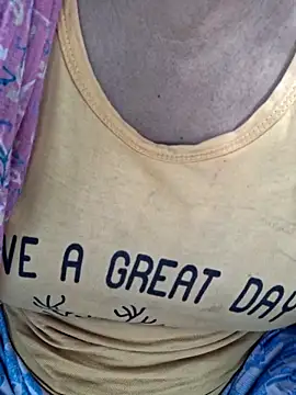 Priya Bong online show from 04/11/26, 04:20