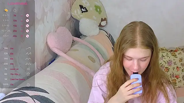 TrissMerigold9 online show from 12/18/25, 08:41