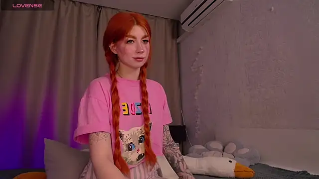 Snapshot of Evaa_Moonn_ chatting on 03/17/25, 12:42 Evaa Moonn  online show from 03/17/25, 12:42